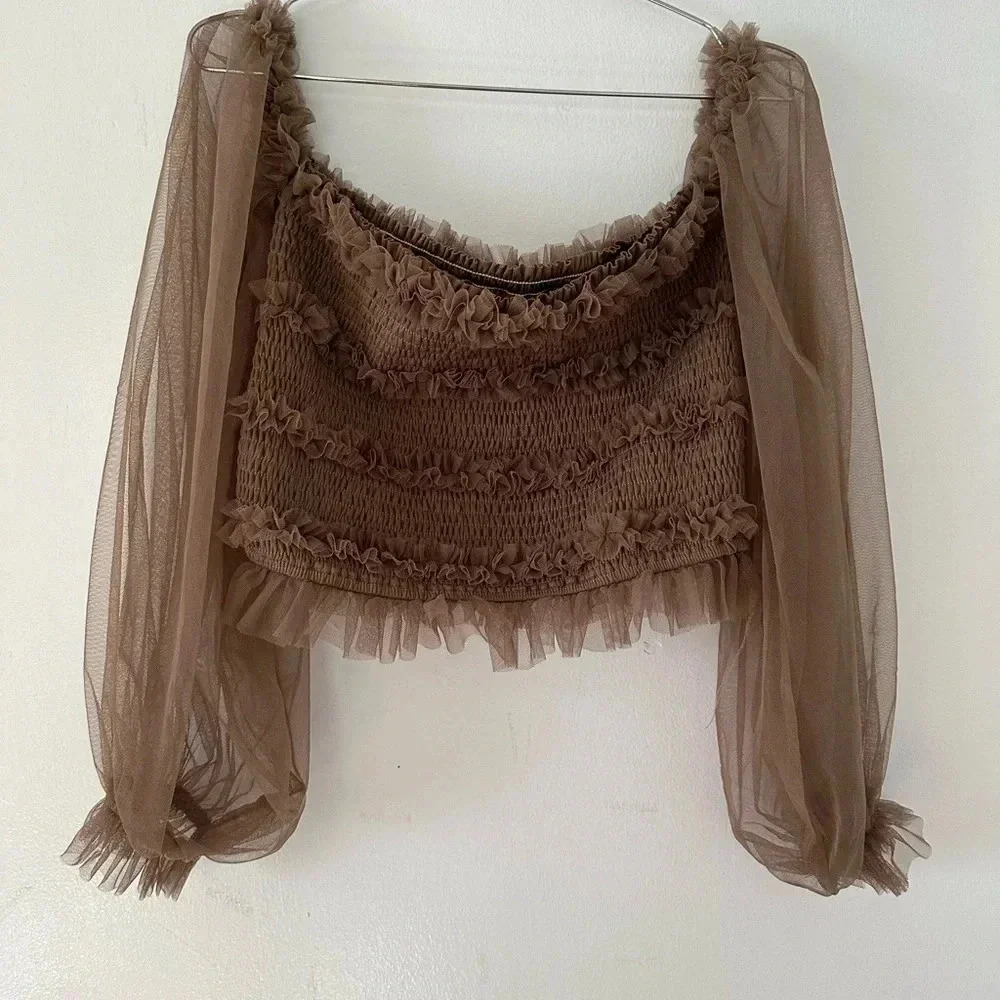 MABLE off shoulder tulle smock crop top. - Picture 2 of 7